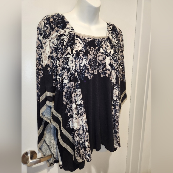 Fitted Pattern Pancho blouse - Picture 3 of 4
